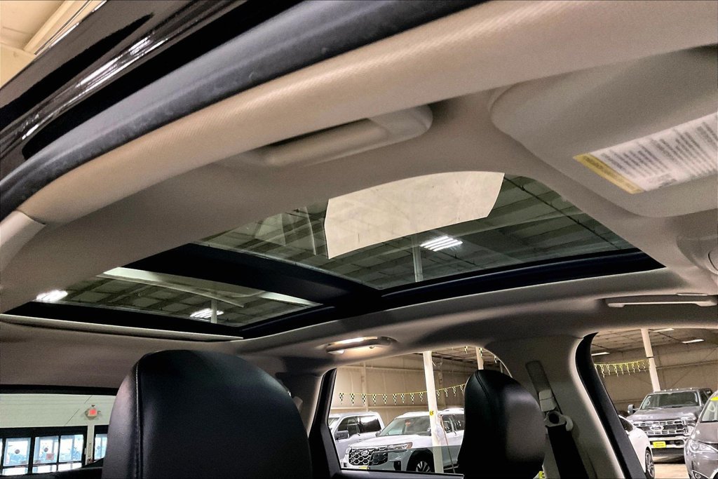 Certified 2019 Ford Edge Titanium w/ Equipment Group 301A AWD/4WD image 21