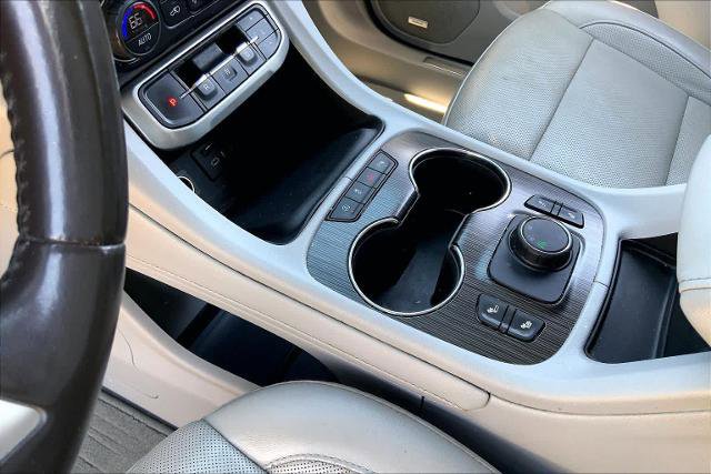Used 2020 GMC Acadia SLT w/ LPO, Floor Liner Package FWD image 16