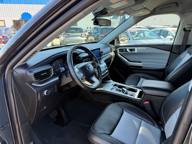 Certified 2022 Ford Explorer XLT w/ Equipment Group 202A image 3