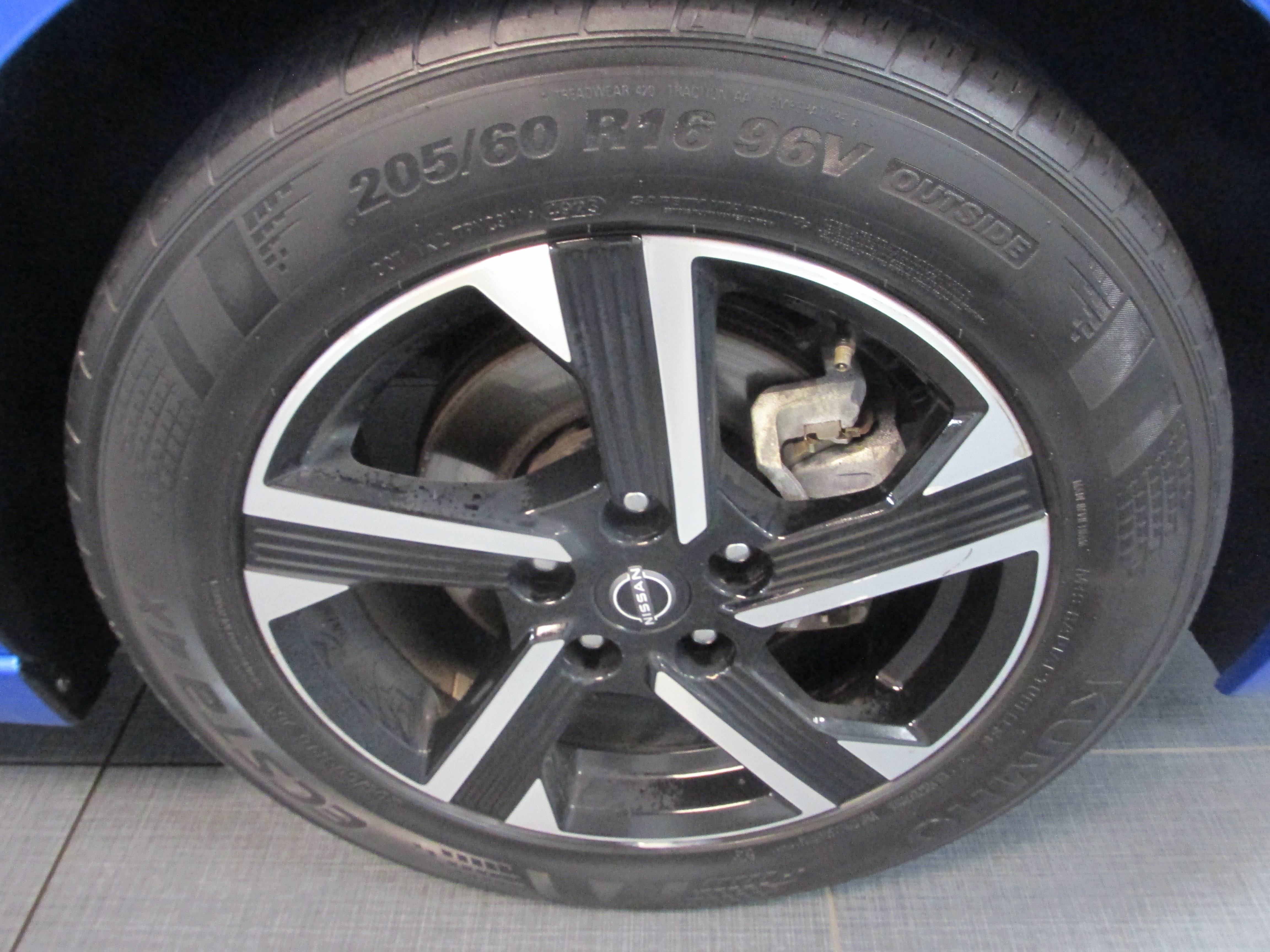 Used 2024 Nissan Sentra SV FWD image 15