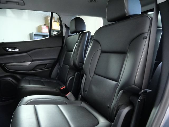 Used 2021 GMC Acadia SLT w/ Technology Package AWD/4WD image 15