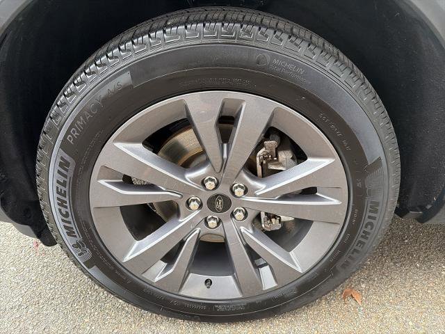 Certified 2022 Ford Explorer XLT w/ Equipment Group 202A image 24