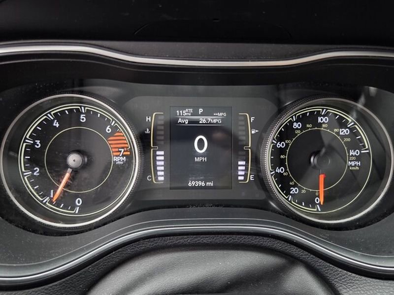 Used 2019 Jeep Cherokee Latitude Plus FWD image 31