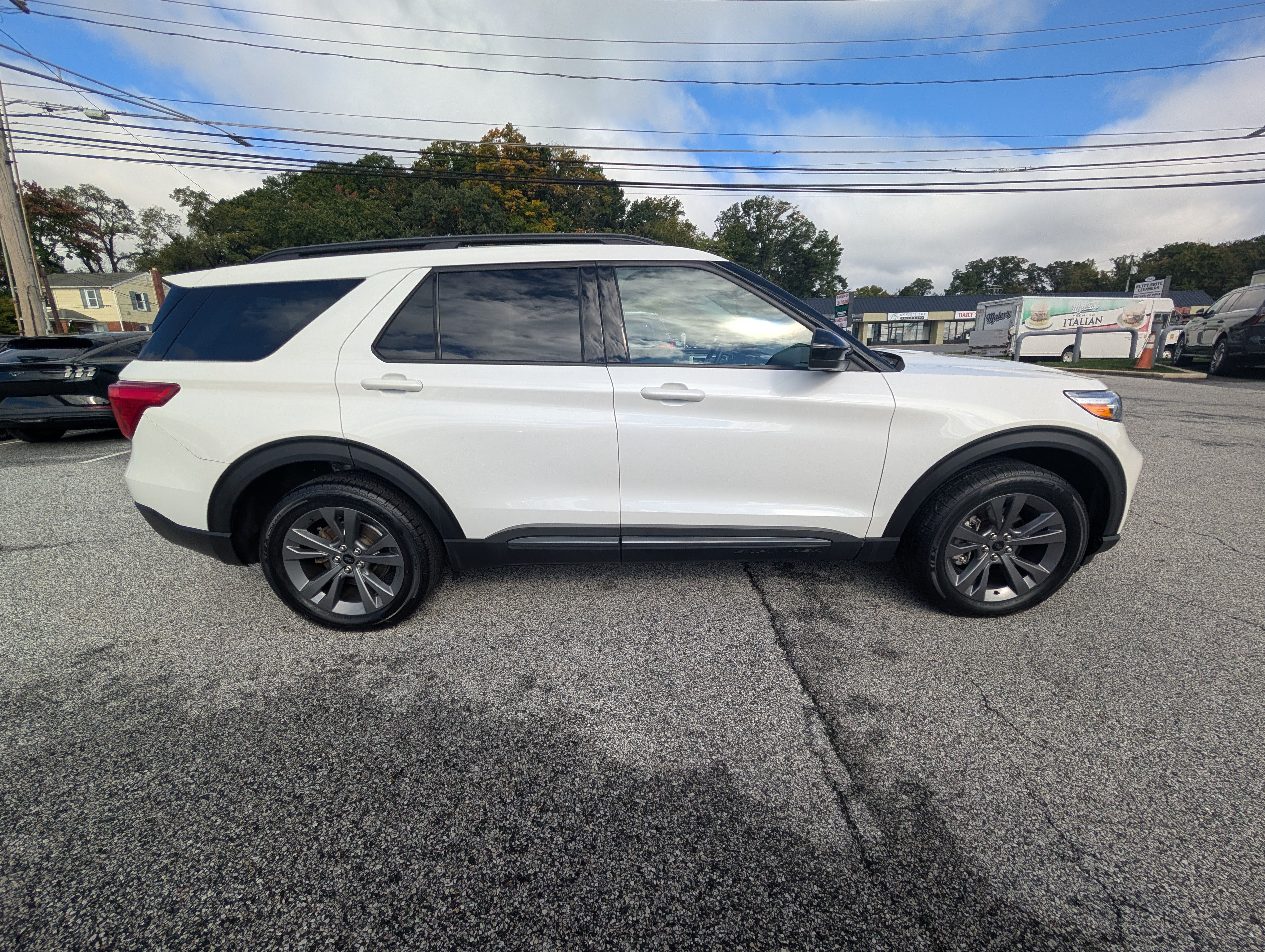 Certified 2023 Ford Explorer XLT w/ Equipment Group 202A AWD/4WD image 8