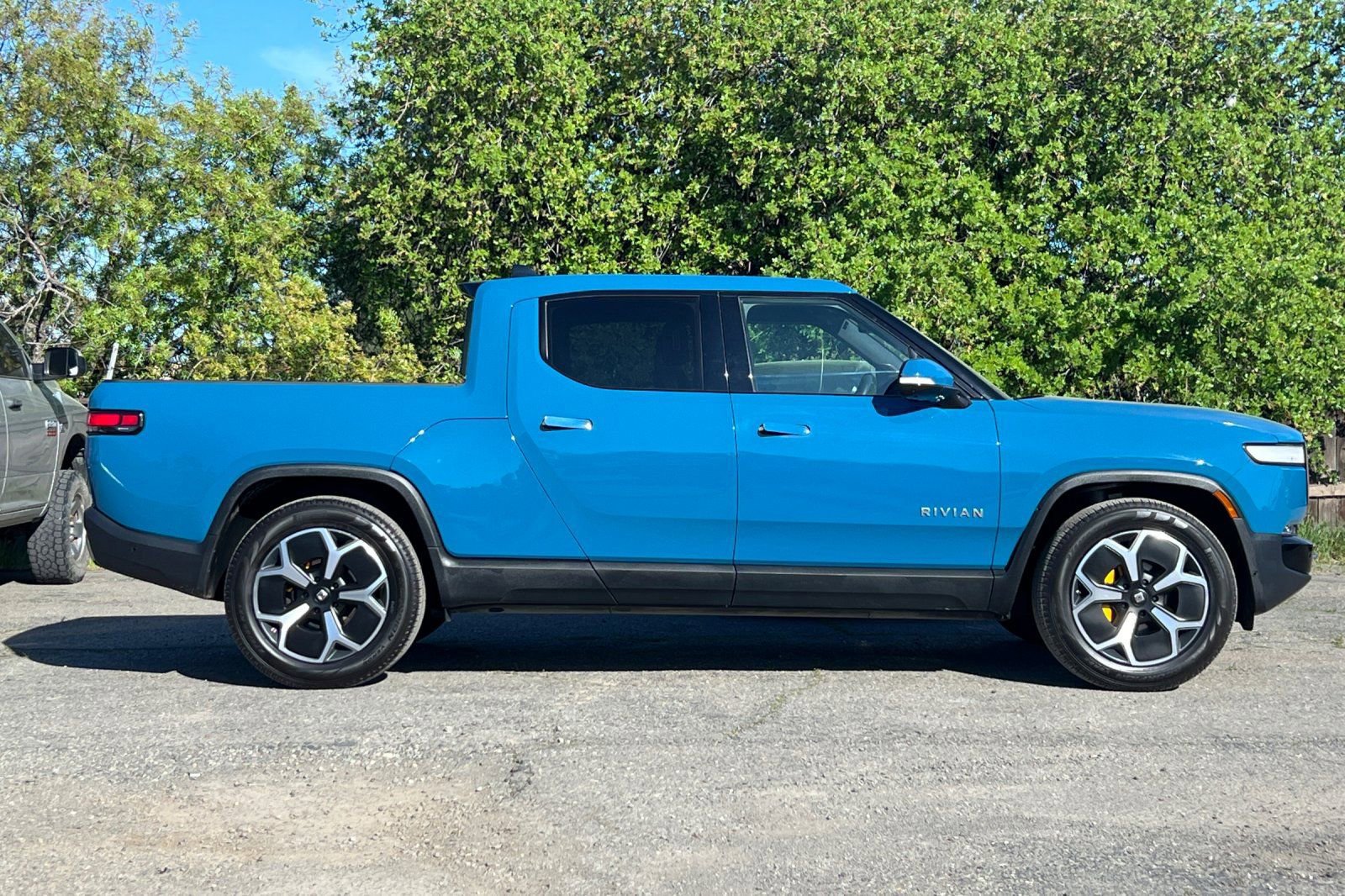 Used 2023 Rivian R1T Adventure image 6