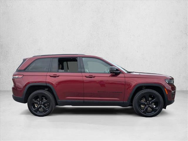 Used 2023 Jeep Grand Cherokee Limited w/ Luxury Tech Group II RWD image 4