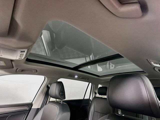 Used 2023 Volkswagen Tiguan SE w/ Panoramic Sunroof Package FWD image 29