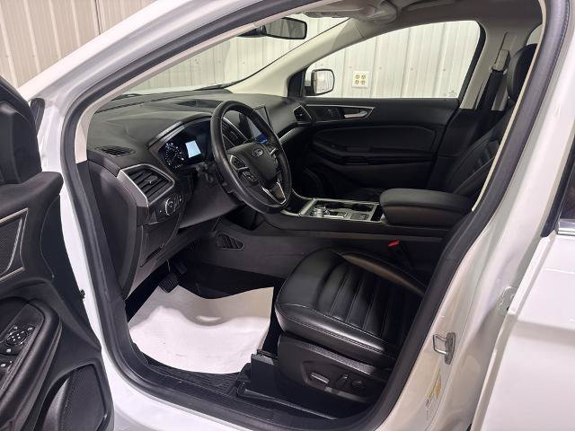 Certified 2022 Ford Edge SEL w/ Convenience Package AWD/4WD image 2