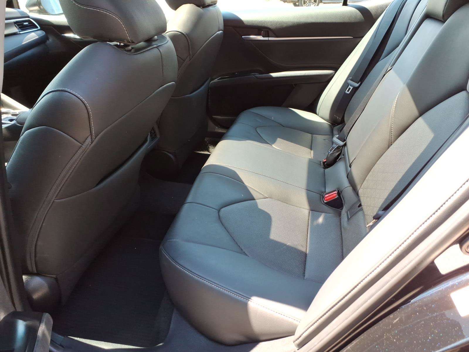 Used 2018 Toyota Camry XSE FWD image 12
