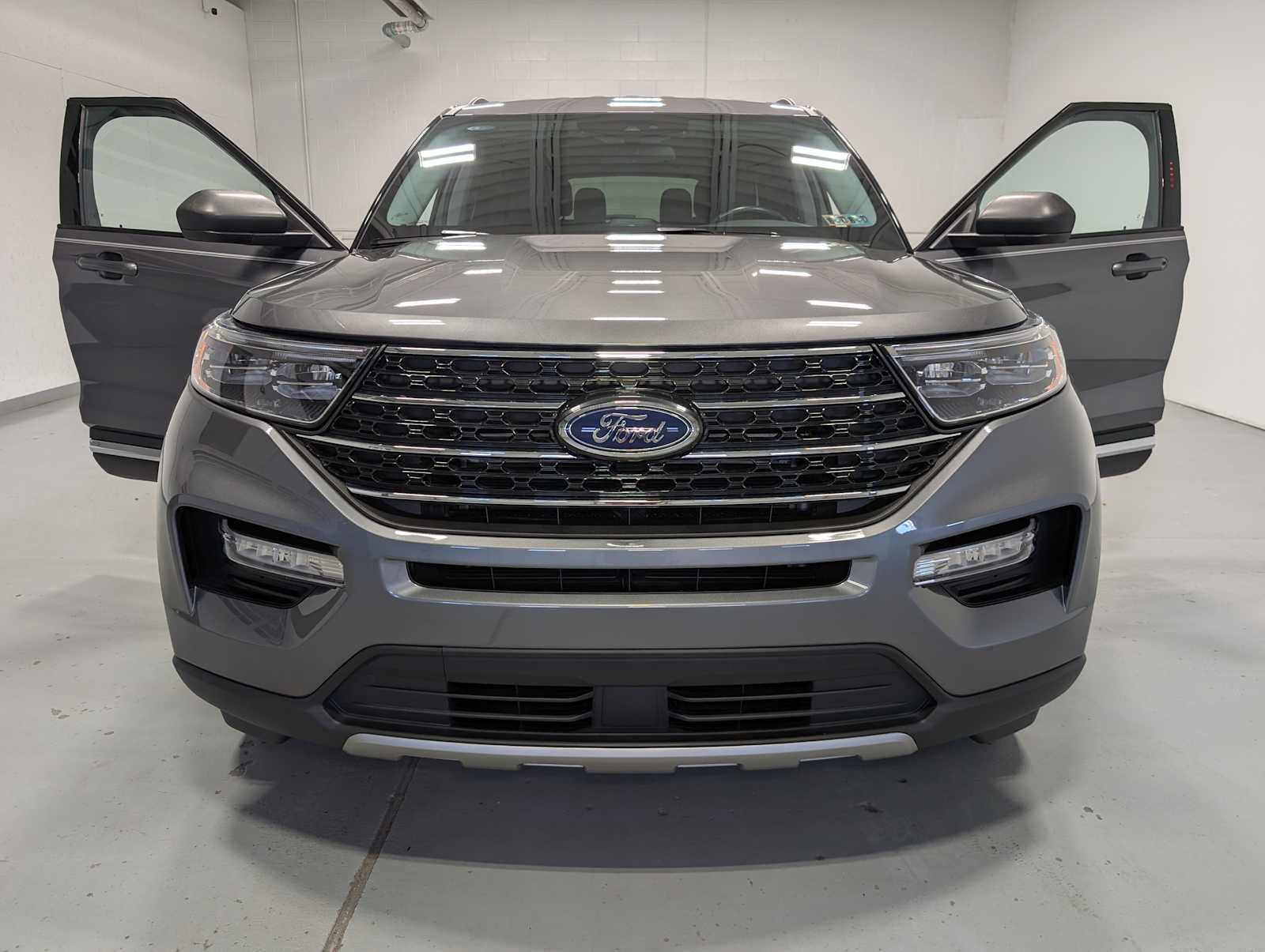 Certified 2023 Ford Explorer XLT w/ Equipment Group 202A AWD/4WD image 15