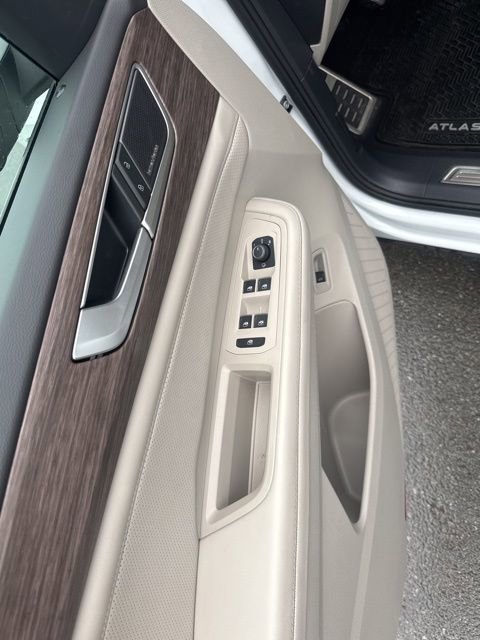 Used 2024 Volkswagen Atlas SEL Premium R-Line AWD/4WD image 16