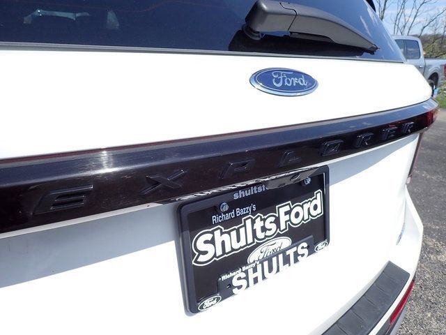 Certified 2025 Ford Explorer Platinum image 10