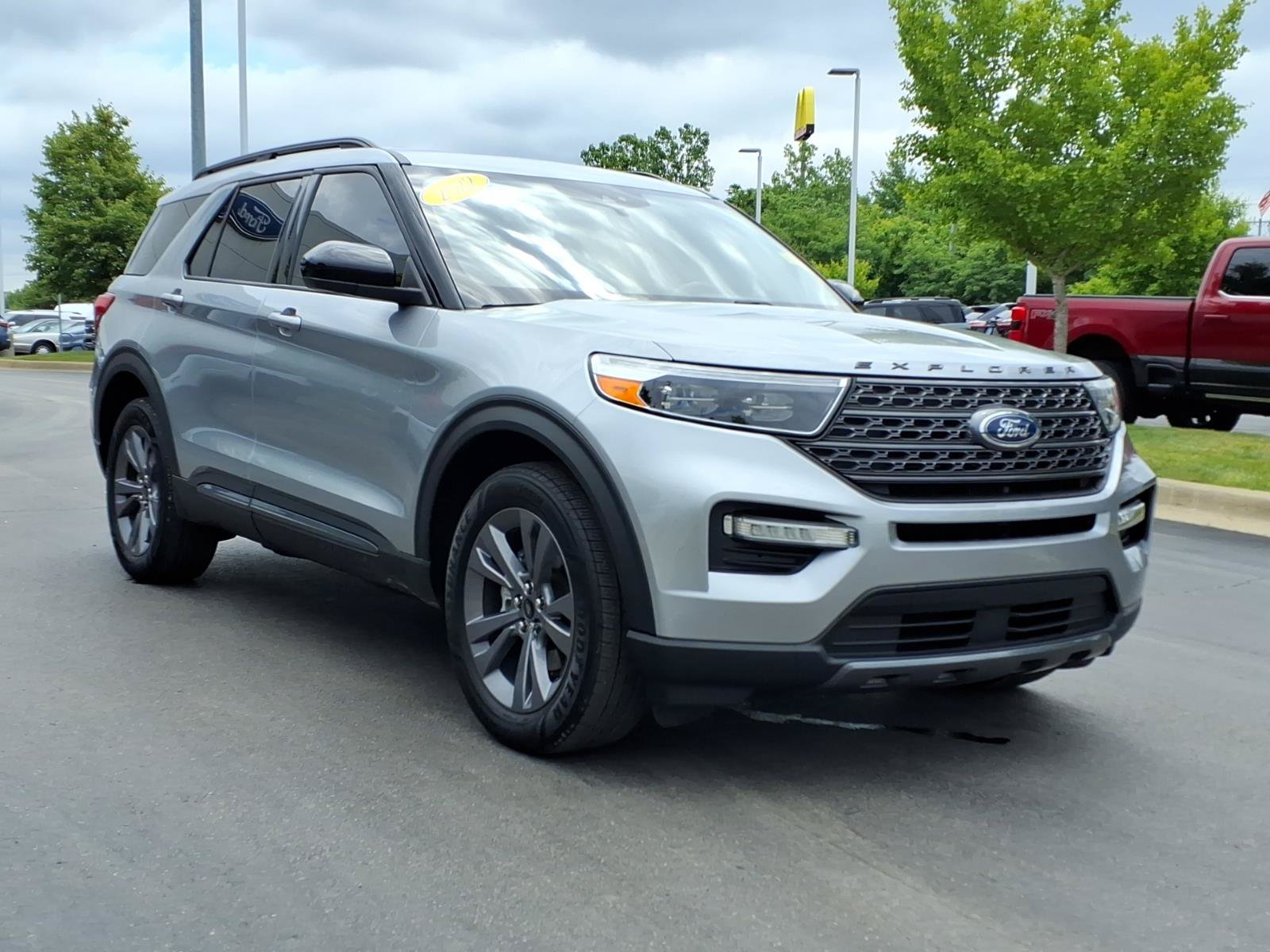 Certified 2022 Ford Explorer XLT w/ Equipment Group 202A AWD/4WD image 3