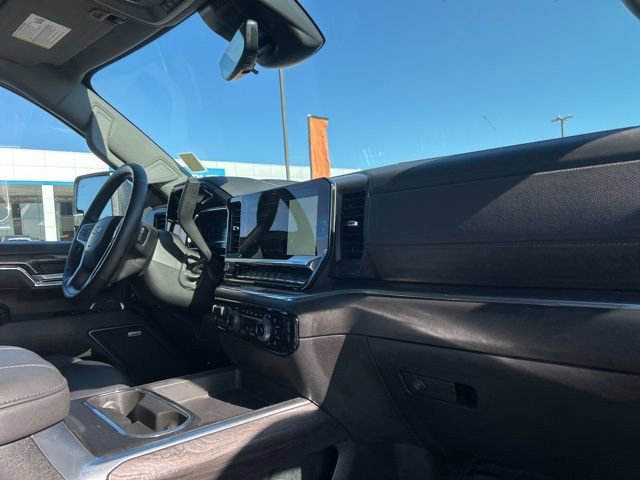 Used 2025 Chevrolet Silverado 2500 LTZ w/ LTZ Convenience Package image 34
