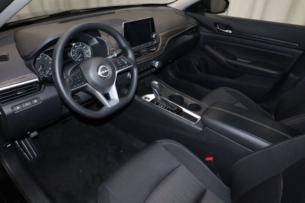 Used 2025 Nissan Altima 2.5 SV image 24