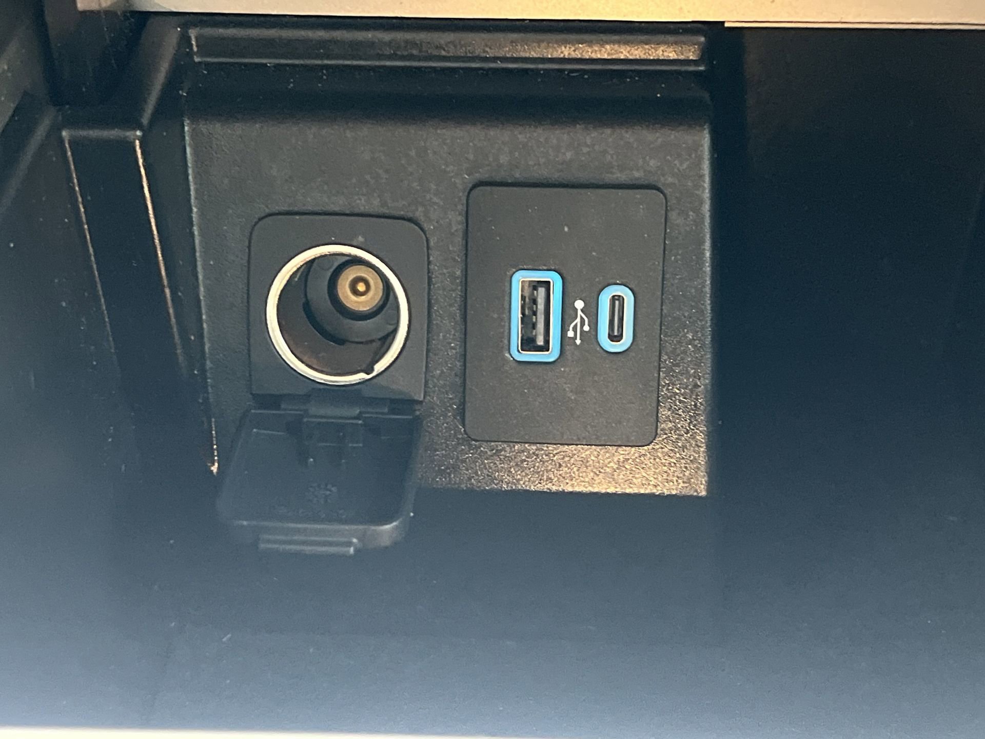 Certified 2021 Ford Explorer XLT w/ Equipment Group 202A image 10