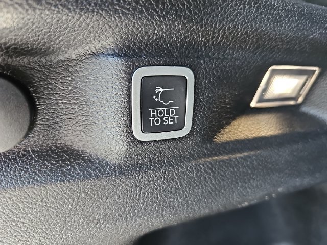 Used 2023 Jeep Grand Cherokee L Limited RWD image 15