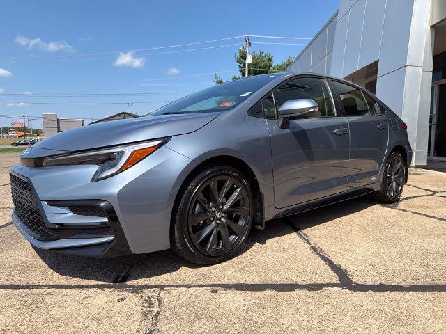 Used 2025 Toyota Corolla SE w/ SE Premium Package AWD/4WD image 3