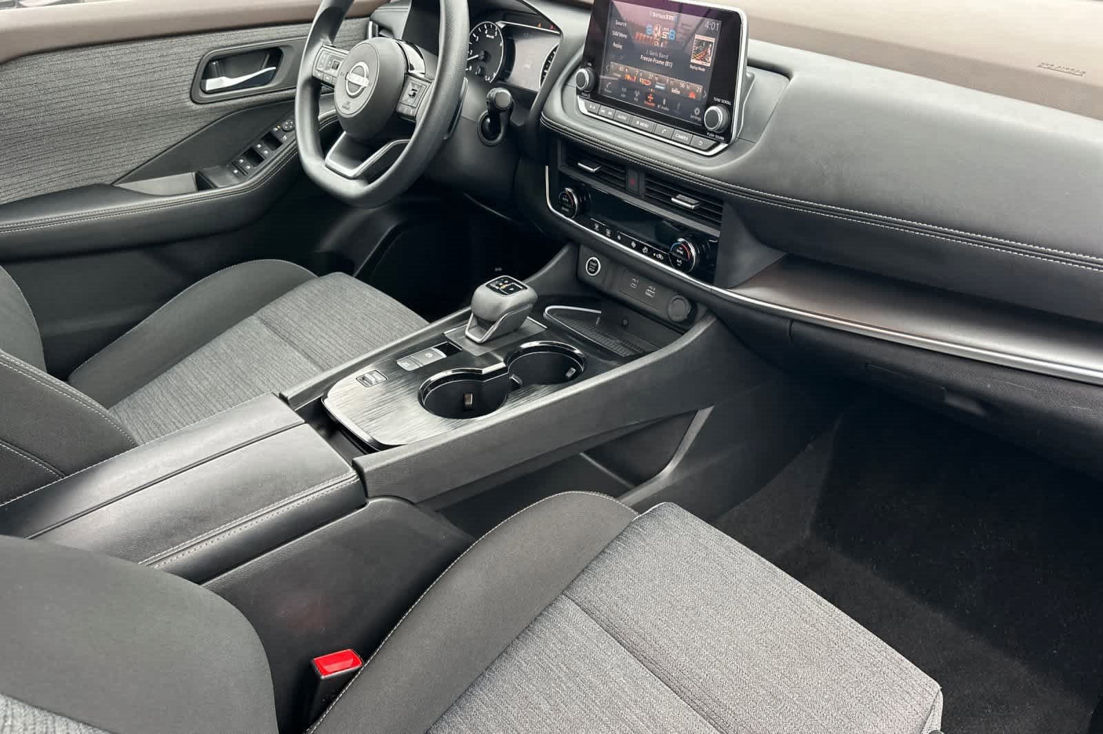 Used 2023 Nissan Rogue SV image 17