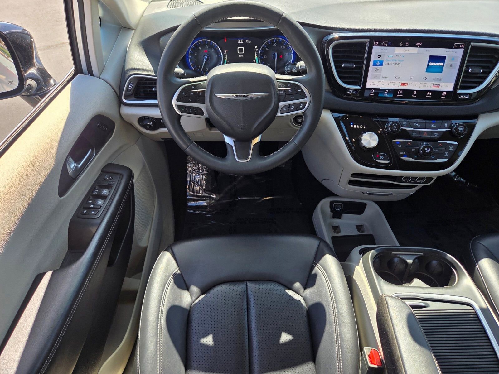 Used 2024 Chrysler Pacifica Touring-L FWD image 13