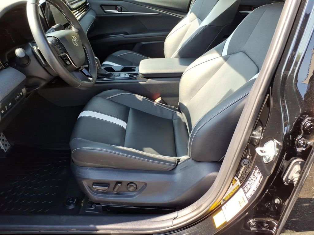 Used 2025 Toyota Camry SE w/ Convenience Package FWD image 12