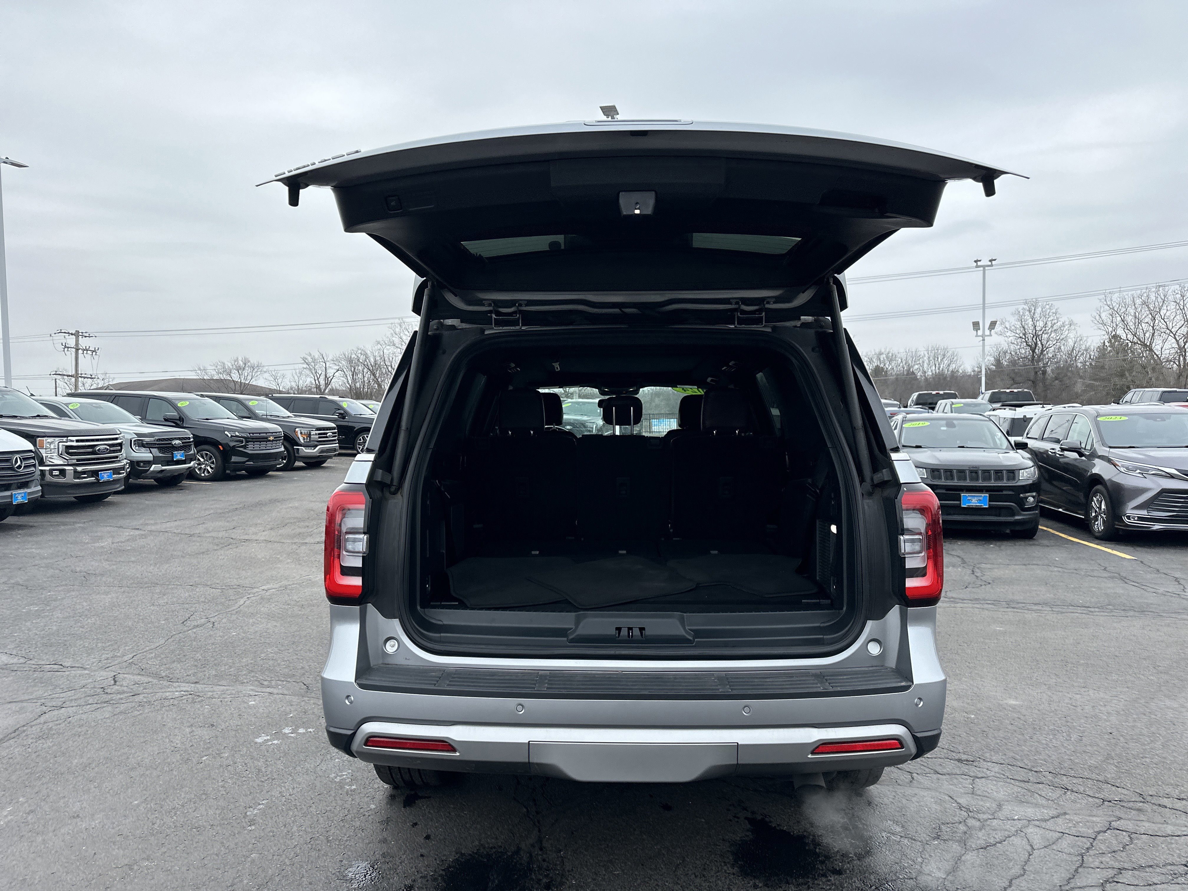 Certified 2024 Ford Expedition Limited image 9