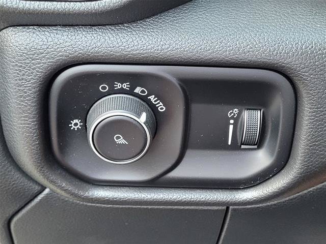 Used 2024 RAM 2500 Tradesman w/ Chrome Appearance Group AWD/4WD image 16