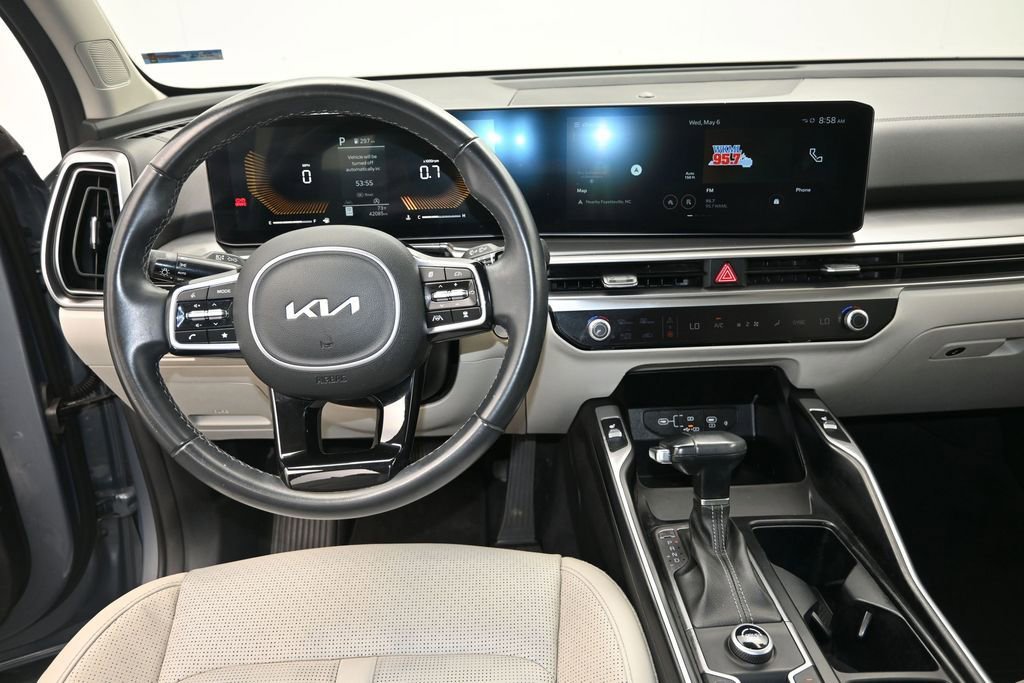 Used 2024 Kia Sorento S FWD image 16