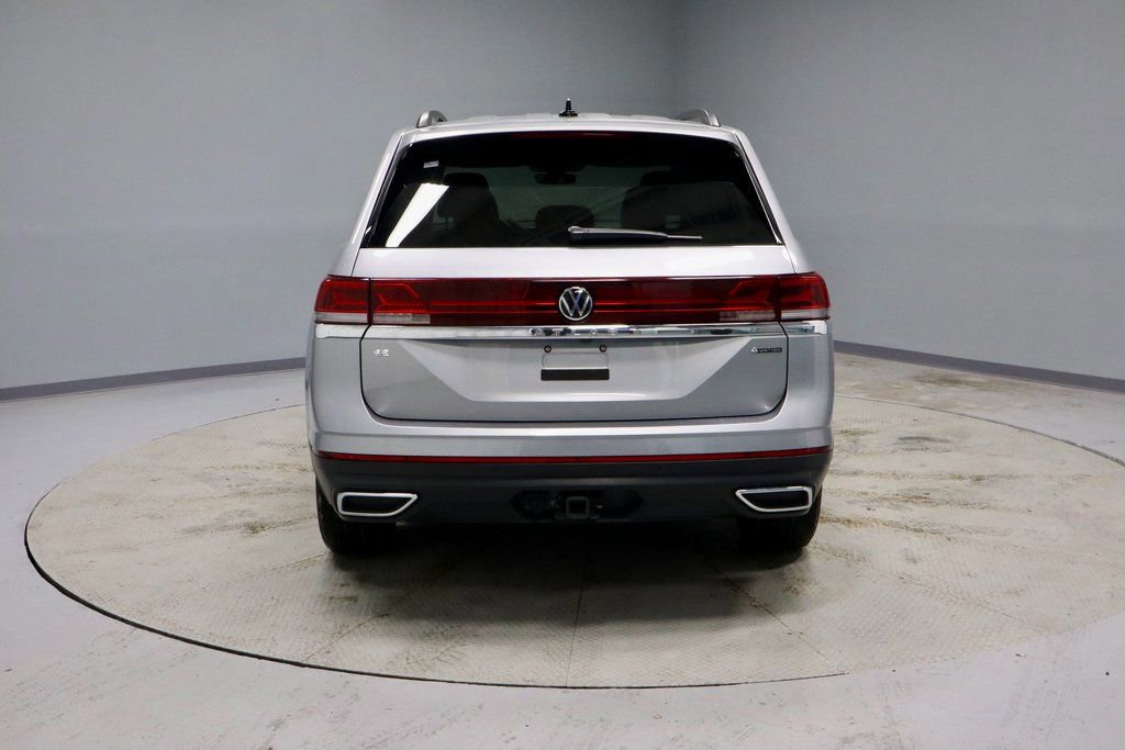 Used 2025 Volkswagen Atlas SE image 4