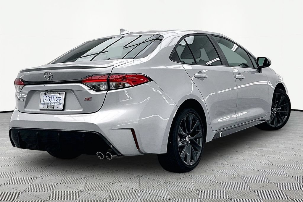 Used 2025 Toyota Corolla SE FWD image 2