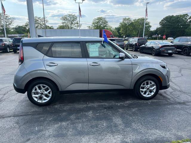 Used 2025 Kia Soul LX w/ LX Technology Package FWD image 7