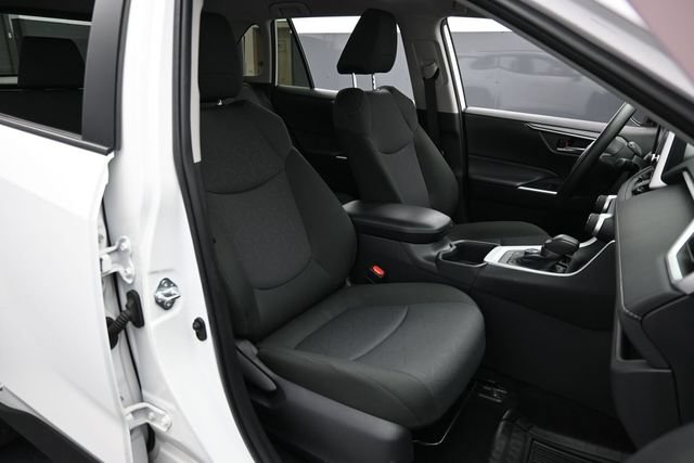Used 2025 Toyota RAV4 XLE AWD/4WD image 28