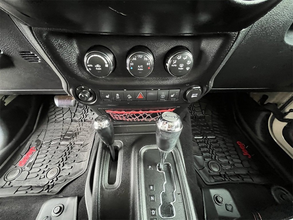Used 2017 Jeep Wrangler Unlimited Rubicon image 13