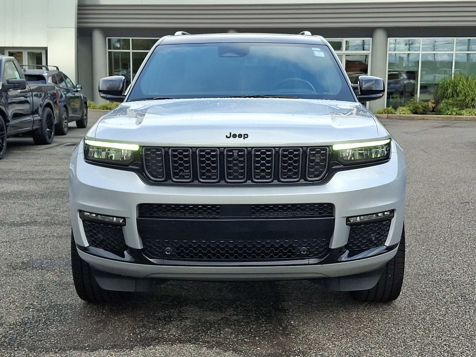 Used 2023 Jeep Grand Cherokee L Summit AWD/4WD image 3