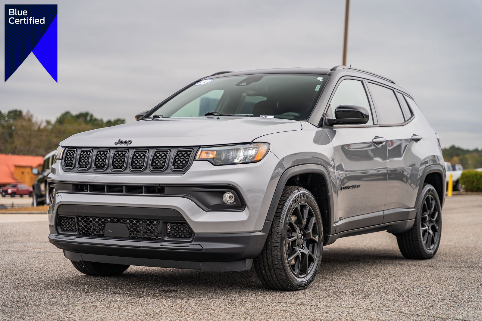 Used 2023 Jeep Compass Altitude image 1