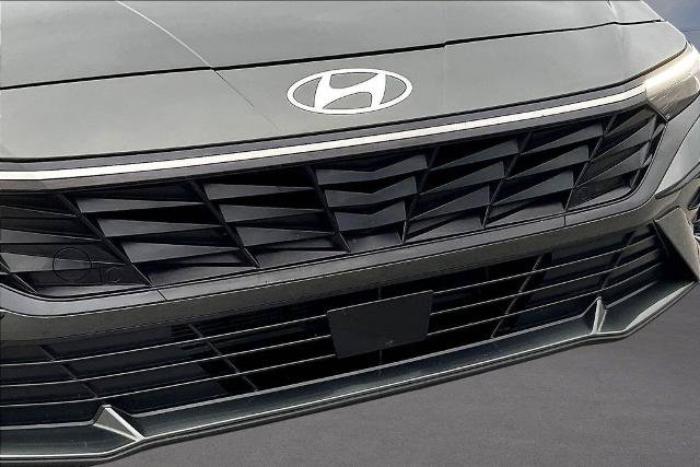 Used 2025 Hyundai Elantra SEL FWD image 31