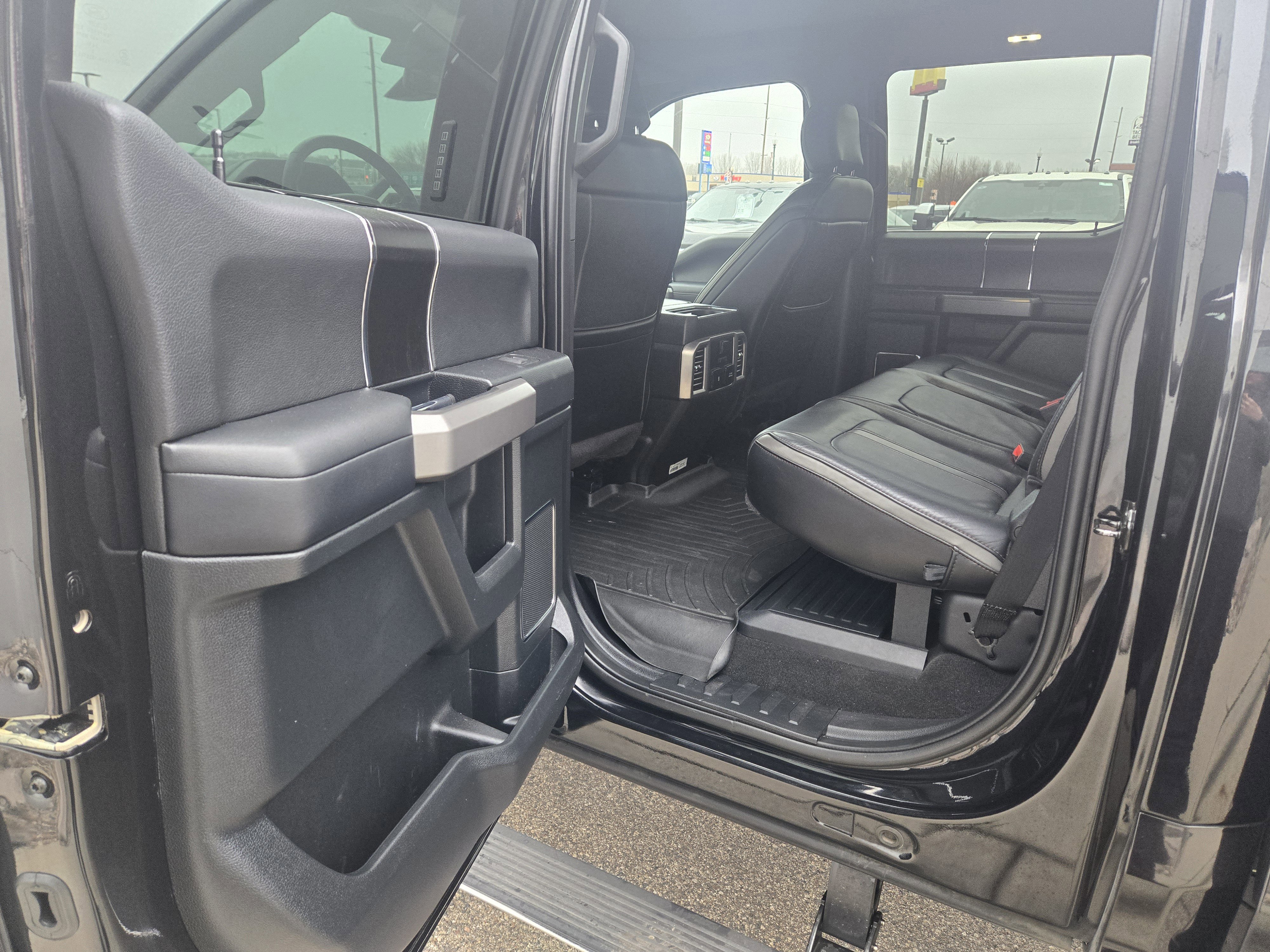 Certified 2019 Ford F350 Platinum w/ Platinum Ultimate Package image 16