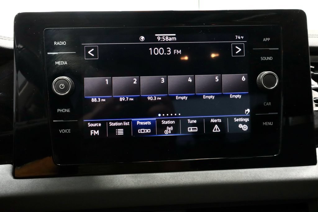 Used 2025 Volkswagen Jetta SE FWD image 3