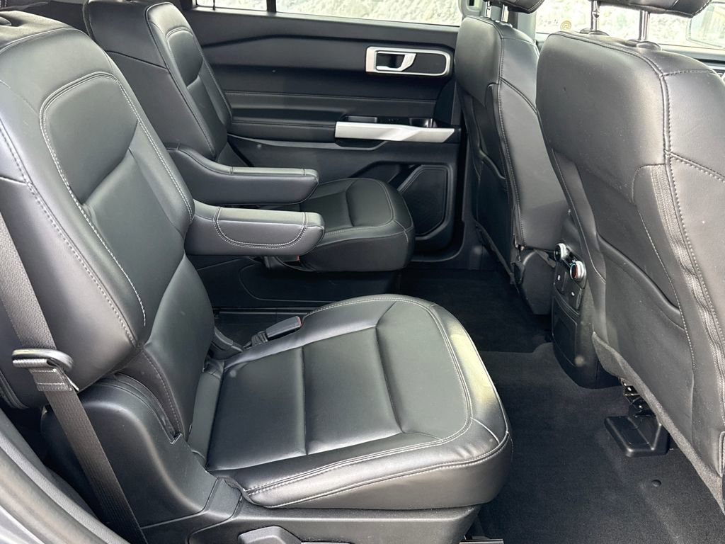 Certified 2022 Ford Explorer XLT w/ Equipment Group 202A image 10