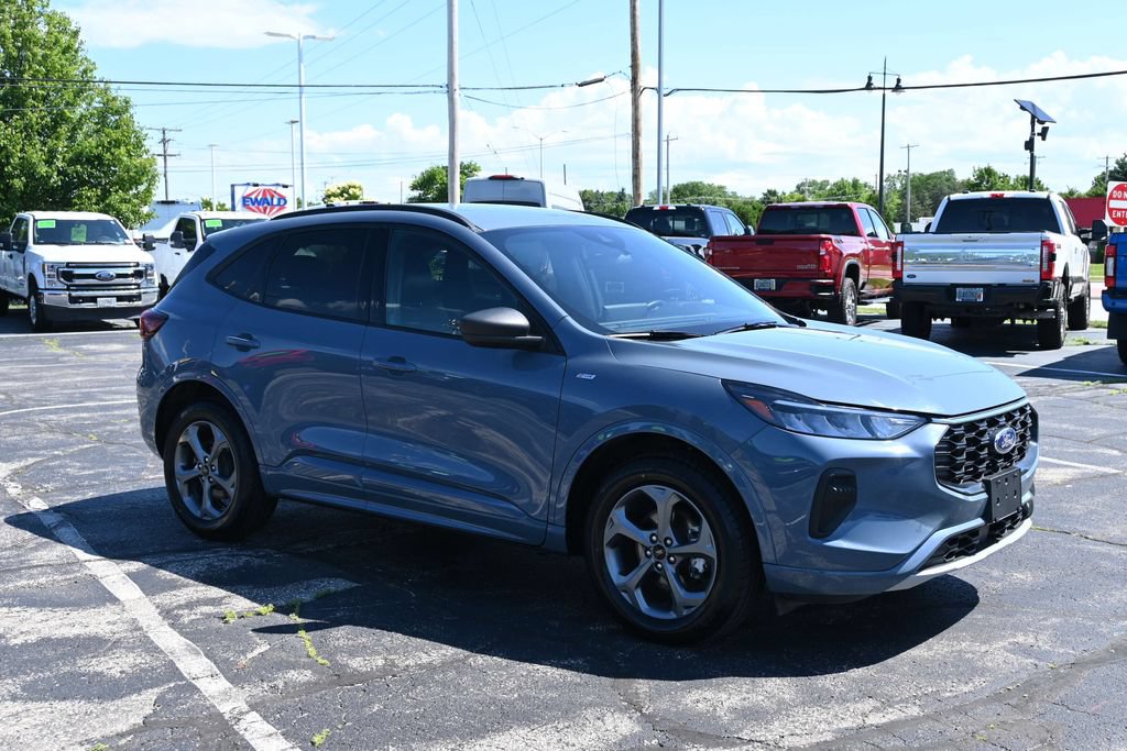 Certified 2023 Ford Escape ST-Line w/ Tech Pack #1 AWD/4WD image 7