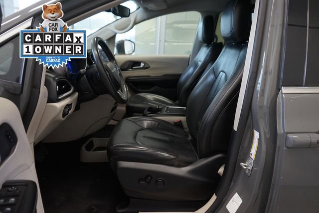 Used 2022 Chrysler Pacifica Touring-L image 12