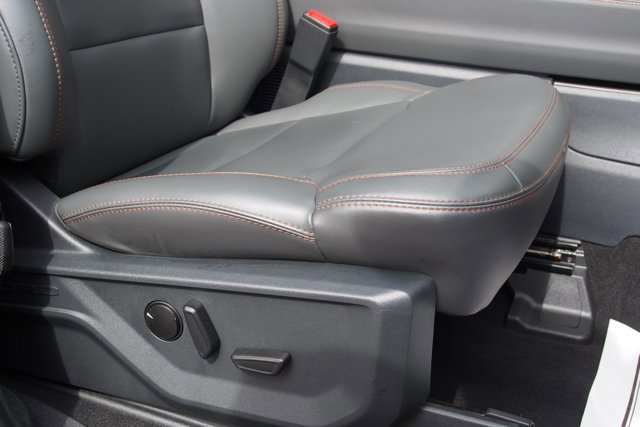 Certified 2025 Ford Expedition Active image 12