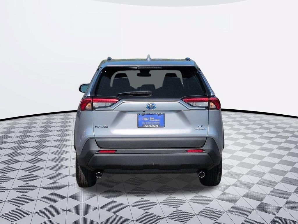 Used 2024 Toyota RAV4 LE AWD/4WD image 4