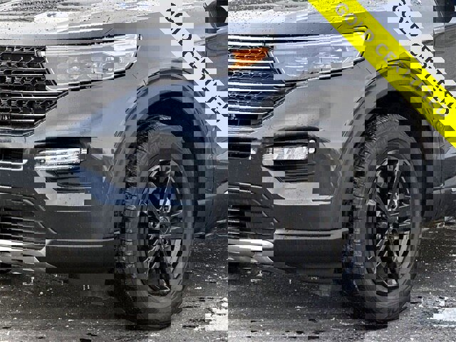 Certified 2023 Ford Explorer XLT w/ Equipment Group 202A image 5