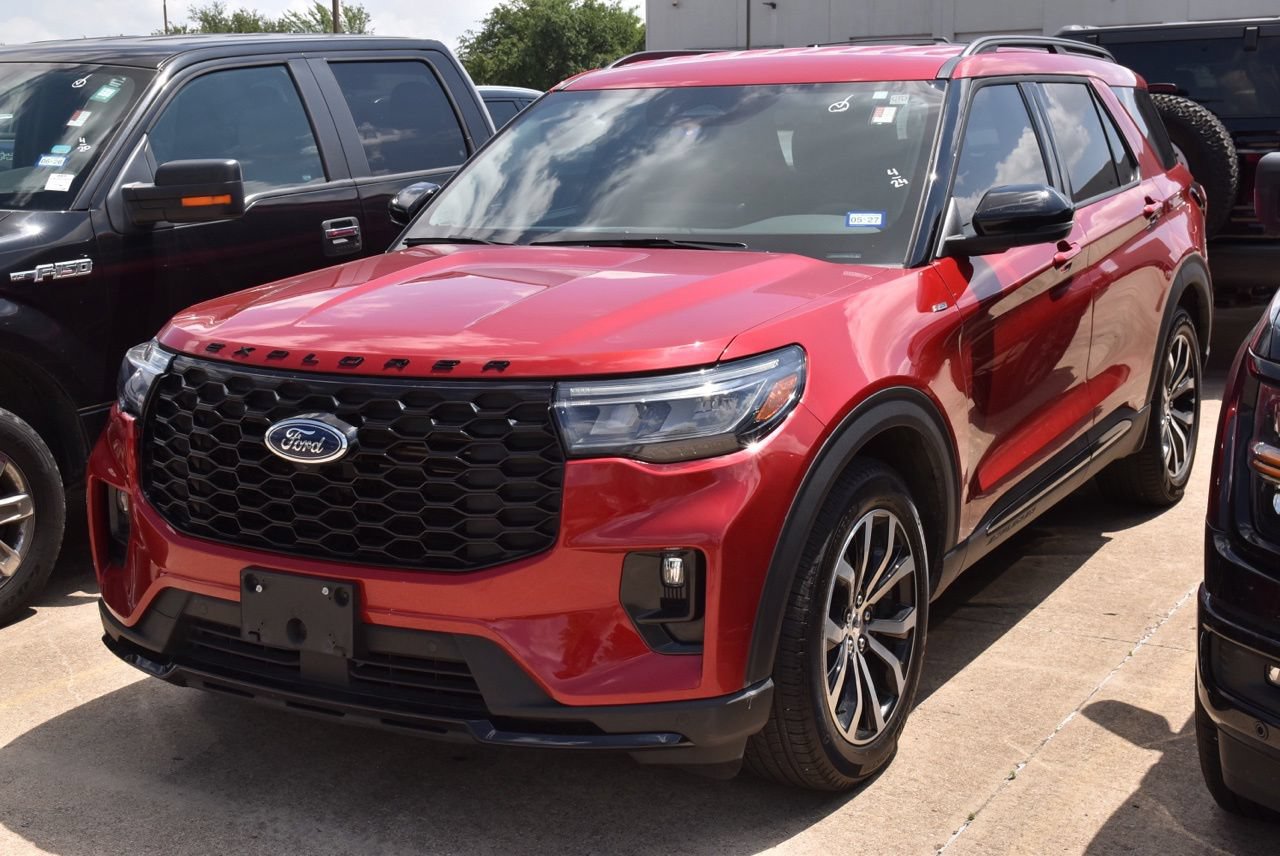 Certified 2025 Ford Explorer ST-Line RWD image 2