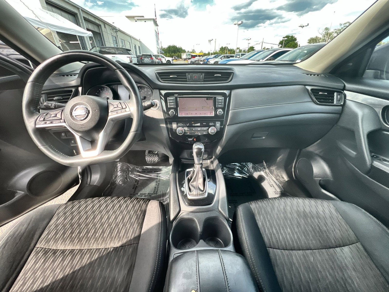 Used 2018 Nissan Rogue SV w/ Premium Package FWD image 31