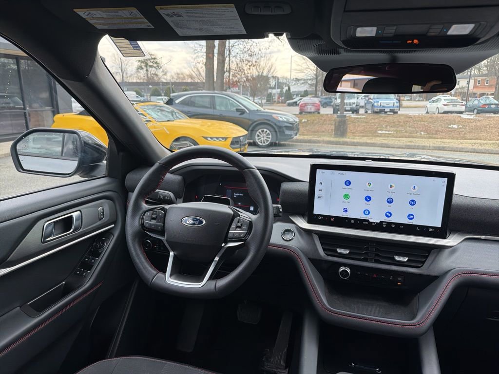 Certified 2025 Ford Explorer ST-Line image 9