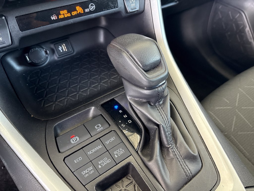 Used 2024 Toyota RAV4 XLE AWD/4WD image 9