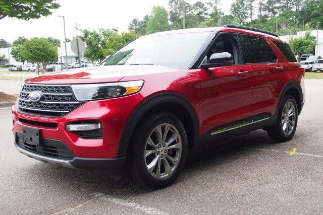 Certified 2024 Ford Explorer XLT w/ Equipment Group 202A AWD/4WD image 3