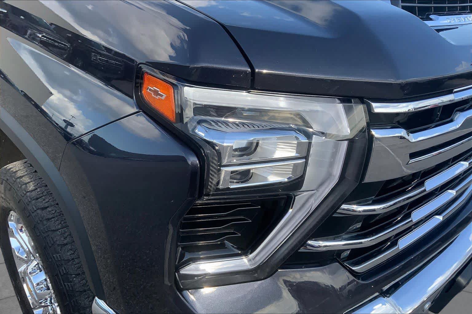 Used 2024 Chevrolet Silverado 2500 LTZ w/ LTZ Premium Package AWD/4WD image 28
